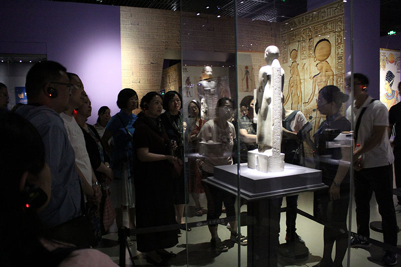 2参观展览“不朽之旅——古埃及人的生命观”.JPG